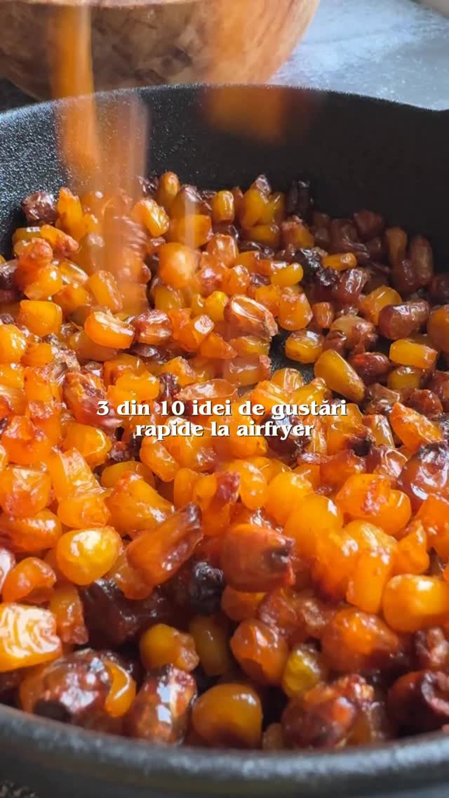 🟢Rețeta 3 din 10 idei de snack-uri rapide la airfryer!
Știai că dacă deschizi o conservă de porumb dulce,
îl strecori, apoi adaugi sare, boia (dulce sau picantǎ) şi puțin ulei de măsline, amesteci bine, apoi îl pui pe hârtie de copt în airfryer şi îl prăjești aproximativ 15-20 de minute la180°C (sau până devine auriu și crocant) ,
dar amesteci puțin pe la jumătatea timpului,
obții cel mai delciios și crocant porumb prăjit!Follow pentru mai multe retete rapide la airfryer!
#airfryerrecipes #airfryer #retetesanatoase #reteteculinare #retetesimple #reteterapide #retetesanatoase #bucatarmaniac #easyrecipes