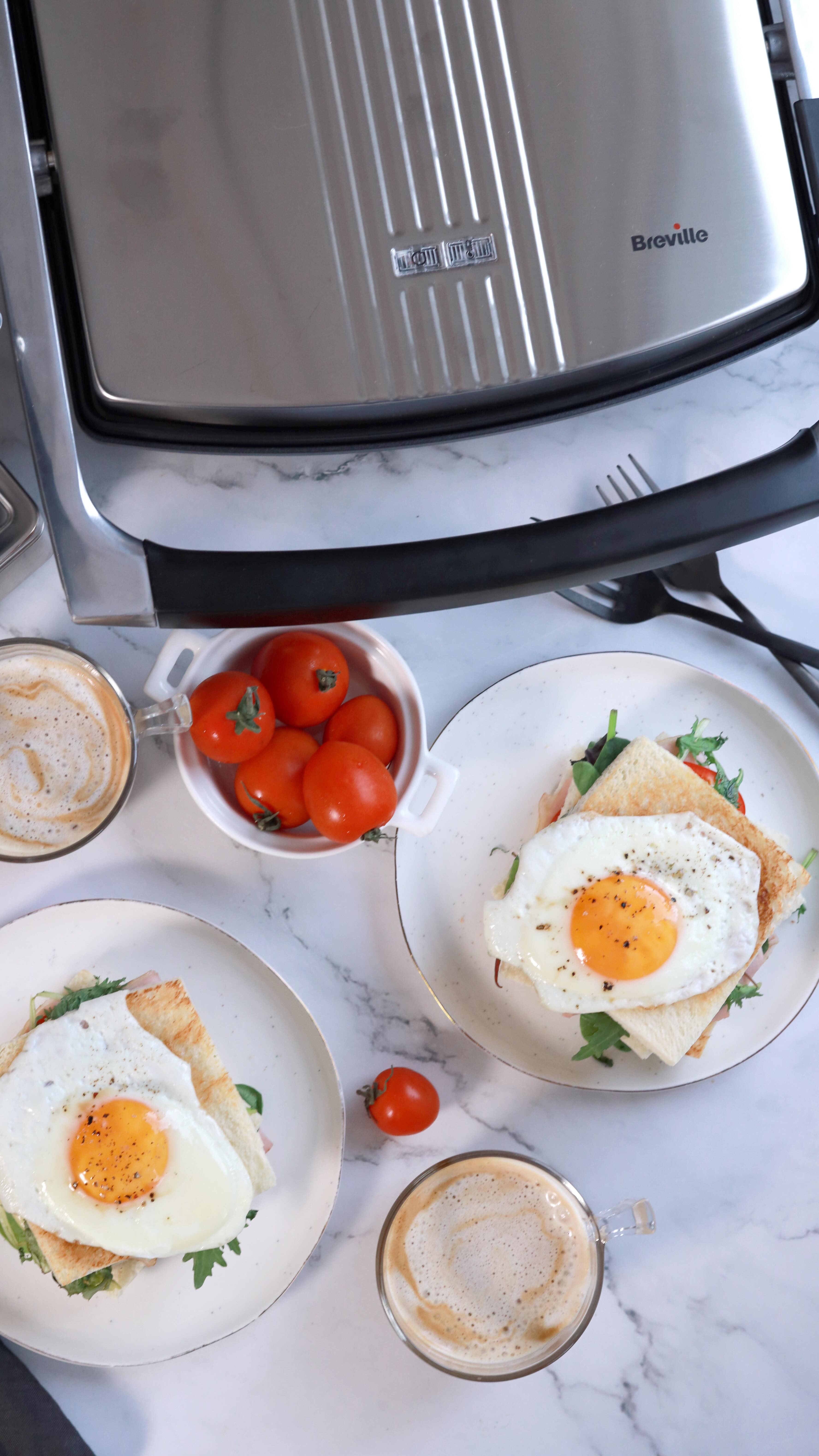 🔥 A început Black Friday la @brevilleromania cu cele mai mari reduceri din an! Link în profil!🍳 Nu vei mai da niciodată skip la micul dejun! Hai să îți arăt cum îl poți pregăti în doar 10 minute!
În primul rând, pregătesc toate sandvișurile în același timp, pentru că mi-am luat Panini Maker-ul Large de la Breville! Încap 4 sandvișuri în el și sunt gata în doar câteva minute! Poți să le umpli cu orice vrei, dar neapărat să pui puțin unt deasupra — se rumenesc frumos și devin extra crispy!Ingrediente:
• 8 felii de pâine (opțional, fără coajă)
• 30 g unt
• 4 felii șuncă de Praga
• 4 felii cașcaval
• 1 ardei gras
• Mix de salată
• 2–4 ouă🥪 Ung patru felii de pâine cu unt, apoi umplu sandvișurile cu felii de șuncă, cașcaval, ardei și mix de salată. Acopăr cu restul feliilor de pâine, iar deasupra mai adaug un strat subțire de unt. Închid Panini Maker-ul și îl las câteva minute, până când sandvișurile se rumenesc perfect!☕ Între timp, pregătesc cafeaua — proaspăt măcinată la espressorul meu Barista Signature Breville! Cum să vă spun... dacă ai odată un espressor Breville, n-o să mai vrei deloc să bei cafea în oraș! Modelul acesta e cel mai performant, cu tehnologie Dual Thermoblock, care îți permite să prepari cafeaua și să spumezi laptele în același timp.🍳 Sandvișurile sunt gata și n-au trecut încă 10 minute! Am timp și pentru ouă ochiuri — le fac tot în Panini Maker, cu puțin unt. Sunt gata imediat! Cine spune că micul dejun perfect și rapid nu există?👉 Follow pentru mai multe idei delicioase!#retetesimple #retetesanatoase #reteterapide #retete #reteteusoare #micdejun #micdejunsănătos