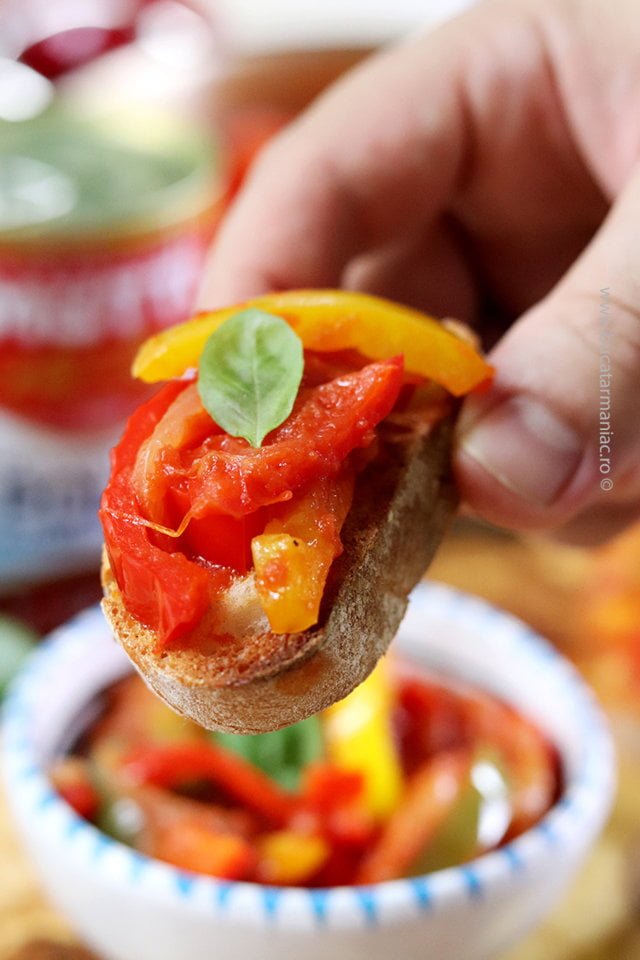 Peperonata siciliana pe bruschete