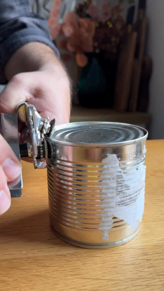 🟢Știai că dacă amesteci o consevă de porumb dulce cu o lingură de maioneză, sare, piper, ceapă verde și mozzarella rasă, îl pui într-un vas termorezistent uns cu unt , apoi îl dai 10 minute la 180°C la Airfryer, vei obține cel mai delicios Korean Corn cheese ? Se poate face și la cuptor sau la microunde.
Follow pentru mai multe rețete rapide!#koreancorncheese #corncheese #mozzarella #retetesimple #reteterapide airfryer airfryerrecipes reteteusoare