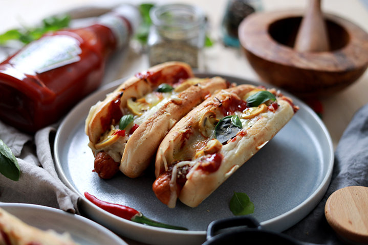 Pizza hot dogs