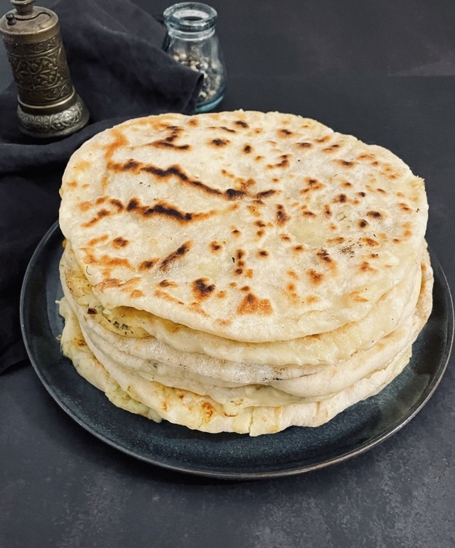 plăcinte cu cartofi la tigaie