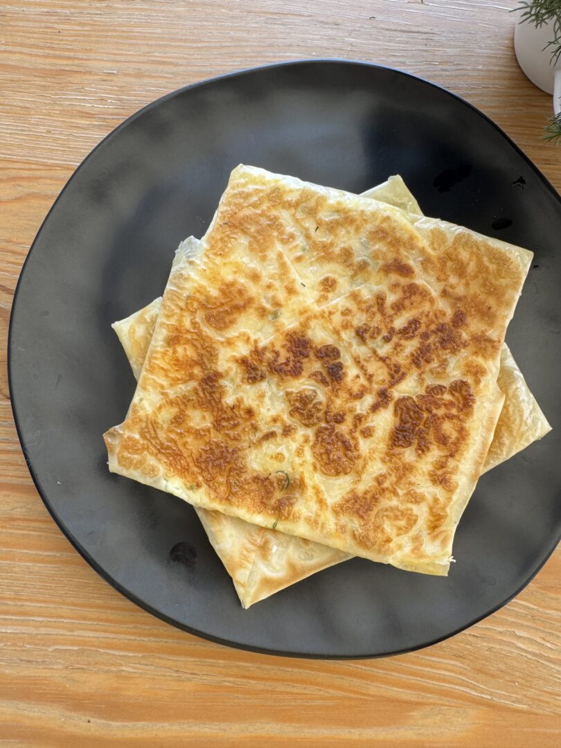 Spanakopita la tigaie – rețetă rapidă