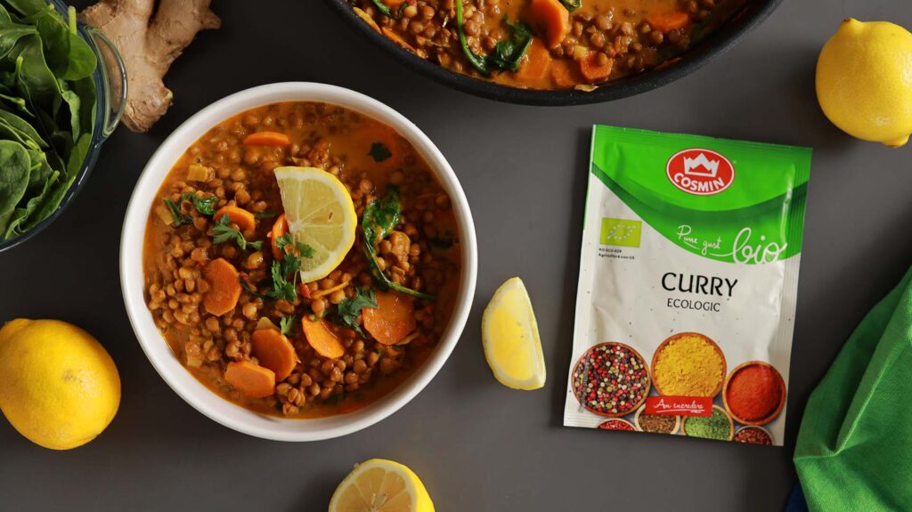Curry de linte și morcovi cu spanac – rețetă sănătoasă și rapidă, bogată în proteine și arome orientale. Ideală pentru prânz sau cină.