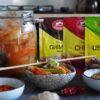 Kimchi coreean tradițional – rețetă simplă de făcut acasă, pas cu pas, cu varză chinezească, condimente Cosmin și fermentare naturală.