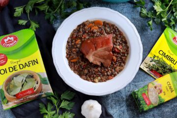 Rețetă de mâncare de linte cu ciolan afumat – simplă, gustoasă și gata în 45 de minute, cu condimente naturale Cosmin Bio.
