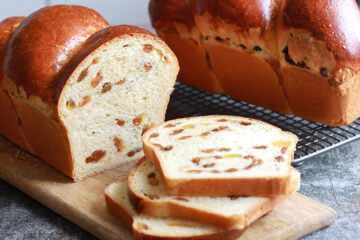 Cozonac pufos cu stafide și ciocolată, rețetă simplă pentru Paște. Desert tradițional aromat, ușor de făcut acasă.