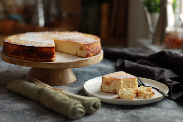 Pască fără aluat, cremoasă și rapidă, perfectă pentru Paște. Rețetă simplă cu brânză dulce, gata în doar 30 de minute.