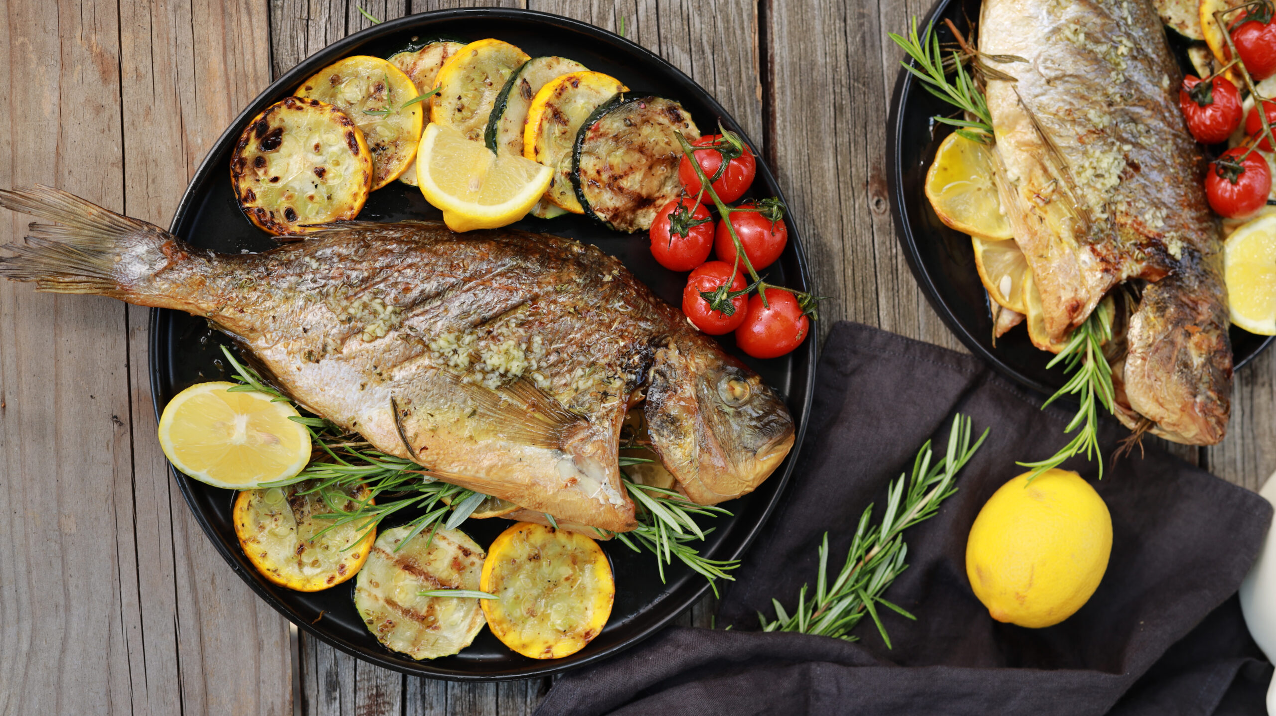 dorada la gratar cu lamaie si usturoi