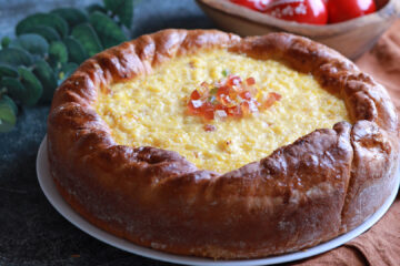 Pască cu fructe confiate, rețetă pufoasă și cremoasă pentru Paște. Desert tradițional reinterpretat, ușor de făcut acasă.