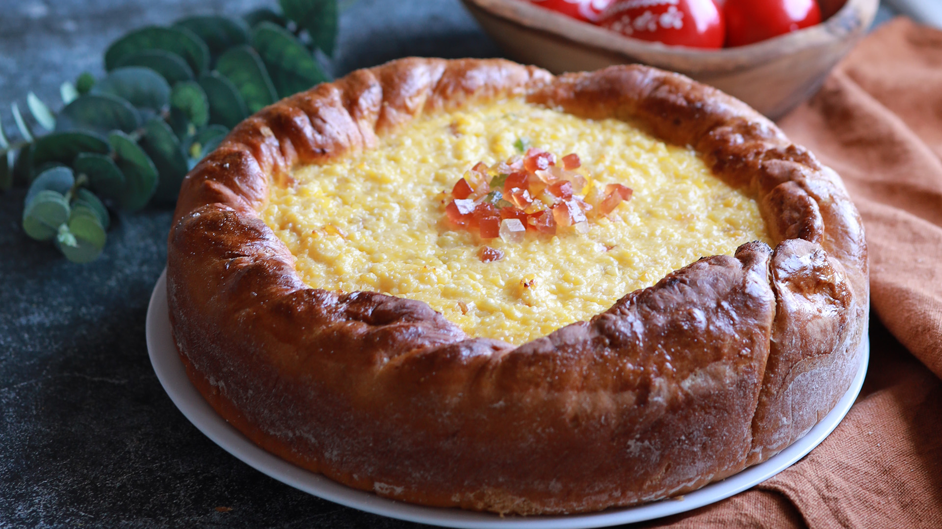 Pasca cu fructe confiate pufoasa