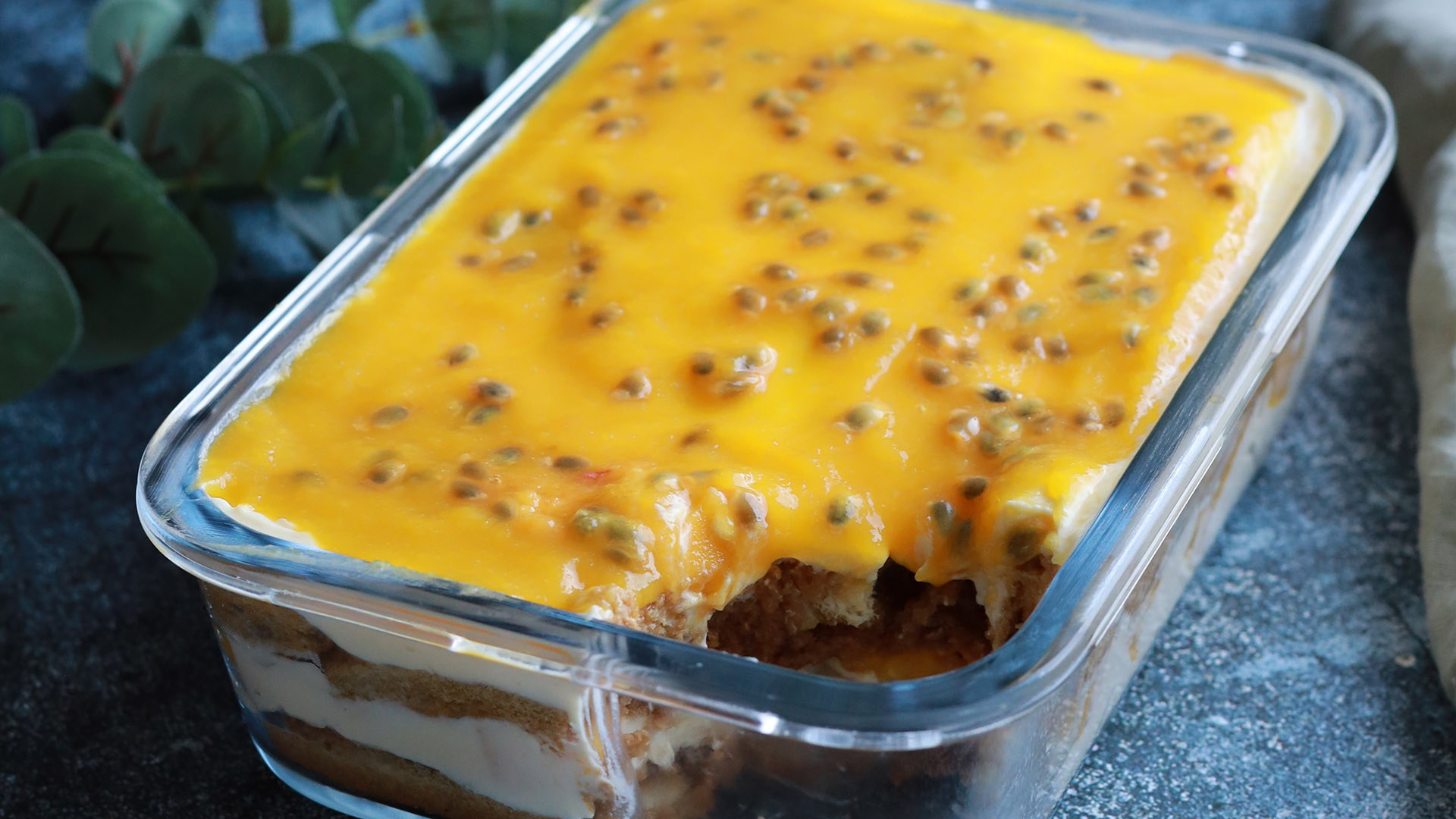 Tiramisu cu mango si fructul pasiunii