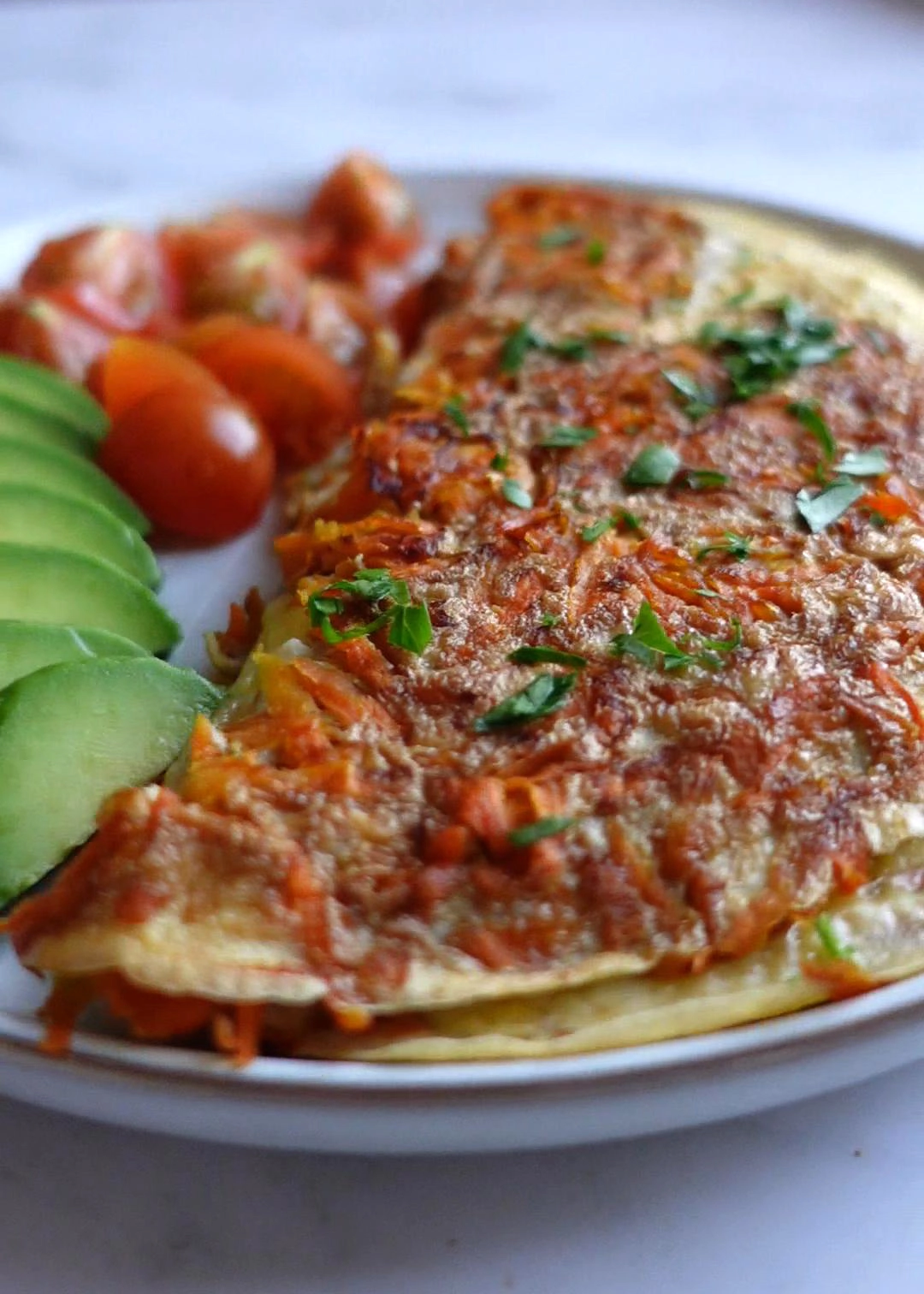 omletă cu morcovi raşi şi mozzarella topită