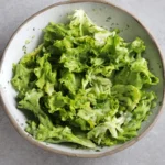 salata verde de vara cu ceapa verde si marar
