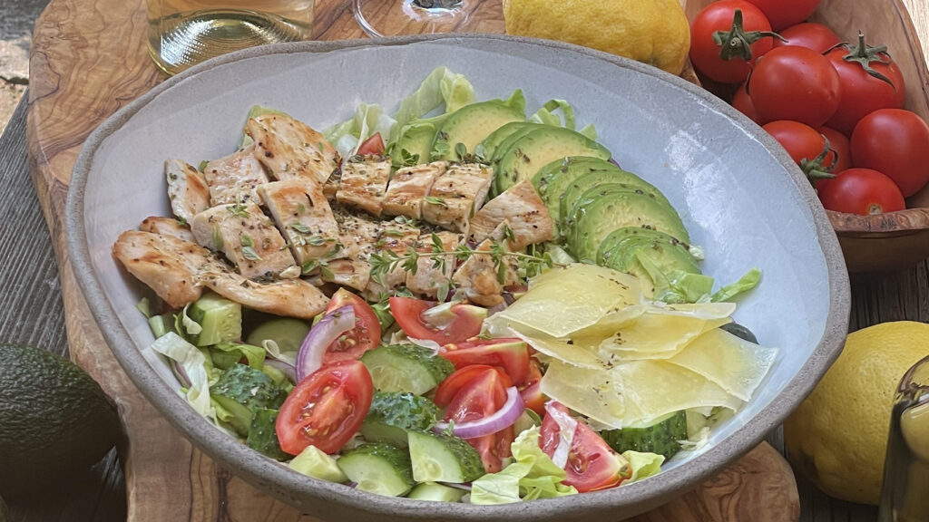 salata cu piept de pui la gratar - Gatesc afara 30 de zile ziua 15