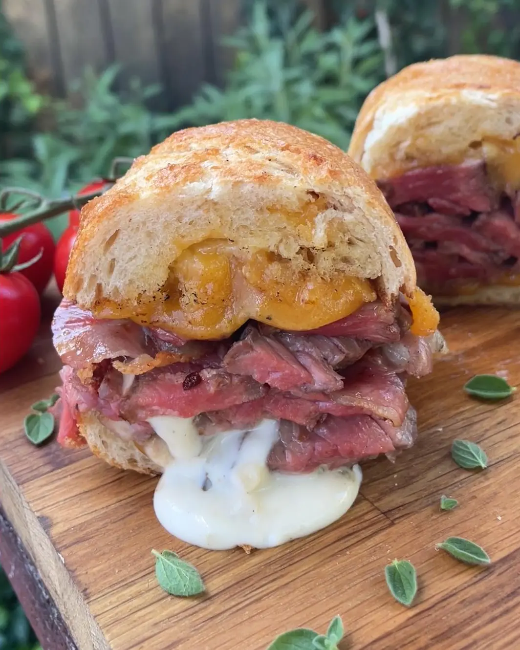 Gătesc afară 30 de zile – Ziua 28: Sandwich cu vită la grătar