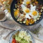 ouă toscane cu guanciale crocant şi burrata cremoasă în tigaie