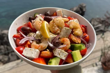 Salată grecească cu creveți